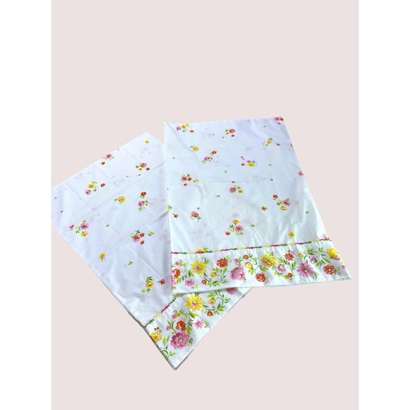 Vintage Victorian Flowered Pillowcases Made in USA 50% Cotton 50% Polyester - Picture 1 of 4